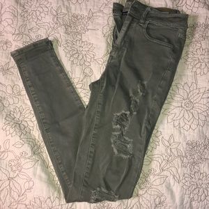 Skinny, distressed American Eagle Jeans!